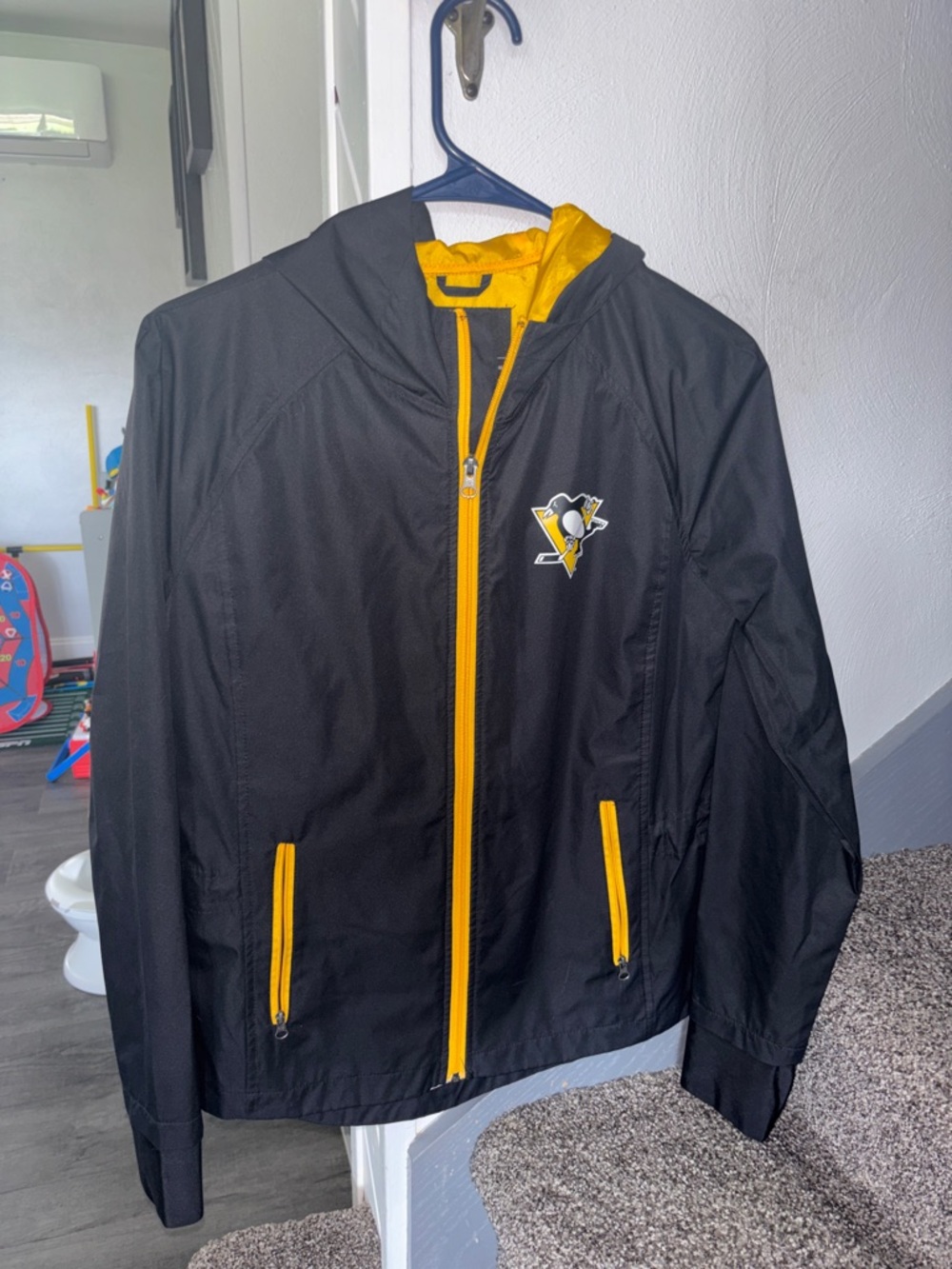 Pittsburgh Penguins Black & Gold Hooded windbreaker